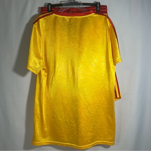 Spirit Halloween Dodgeball Movie Costume Bright Yellow Jersey & Shorts Set - Picture 2 of 7
